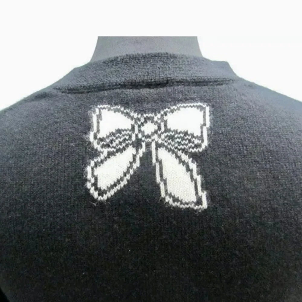 SOLD Chanel Cashmere Sweater. - Picture 5 of 7